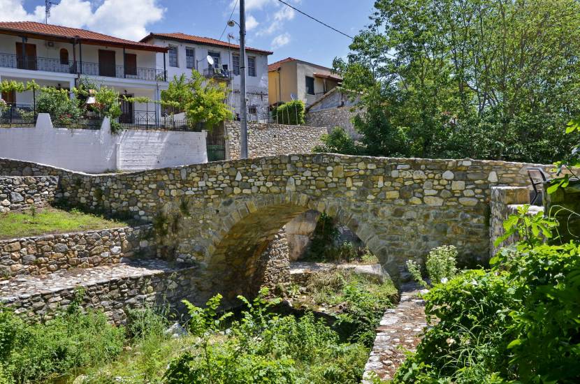 Πέτρινο γεφύρι του Λαζίδη (Ποδοχώρι)