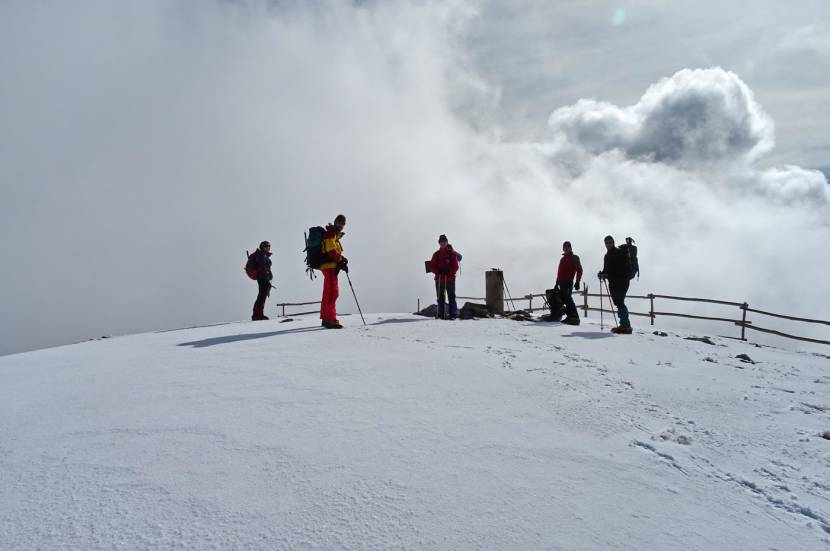 Φαλακρό: Ανάβαση στη κορυφή και τη Χιονότρυπα