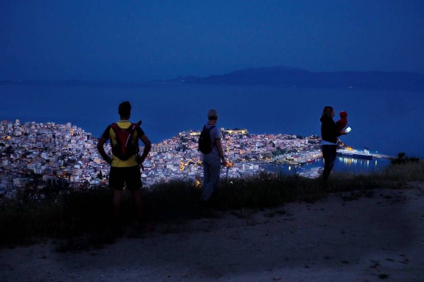Με την πανσέληνο στο περιαστικό δάσος Καβάλας